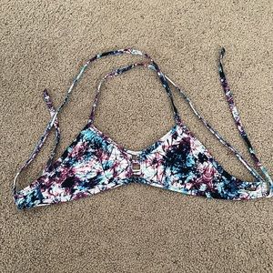 Jolyn Triple Vent Top // Color: Purple&Blue // Size: MEDIUM